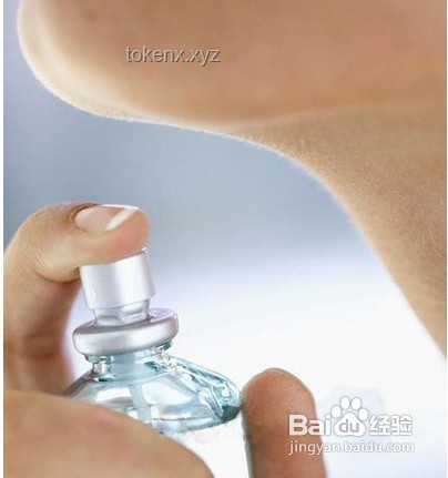 香水千万别这样喷！掌握正确喷洒技巧，玩嗨不失礼
